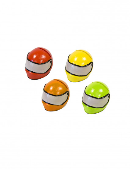 Plaatskaartje van hars racehelm willekeurige kleur 4;5 x 3;5 cm Plaatskaartje van hars racehelm willekeurige kleur 4;5 x 3;5 cm