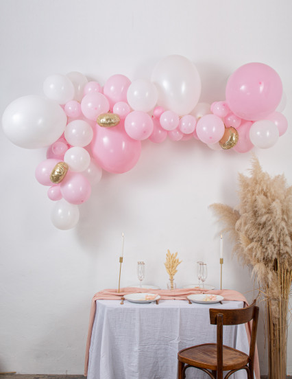 Boogset van 57 roze en witte ballonnen Boogset van 57 roze en witte ballonnen